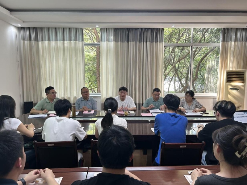 PIvT_1750414295181067945.jpg 2025毕业1.jpg